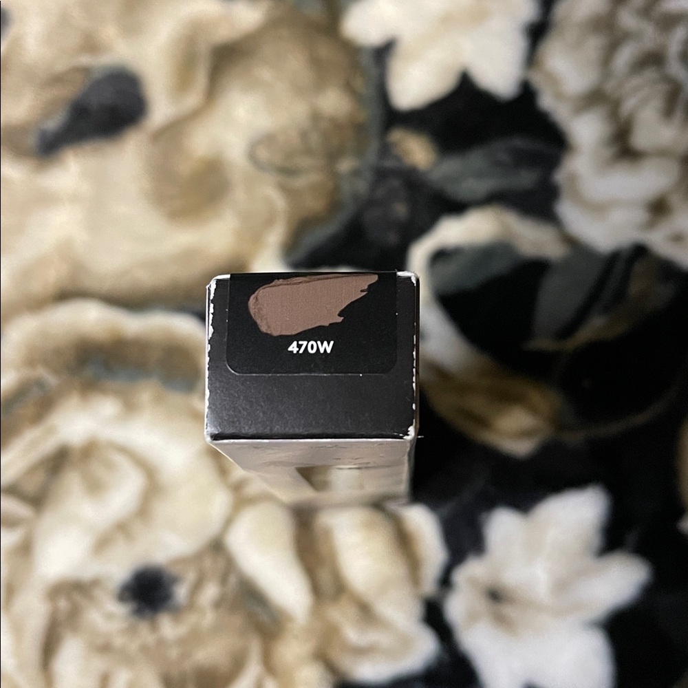 Fenty 470W We're Even Hydrating Longwear Concealer - Picture 4 of 5